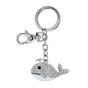 Portachiavi a forma di balena in cristallo con strass, catena in metallo tono argento e chiusura per borse o chiavi - Product Image 2