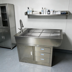 Table de traitement vétérinaire avec évier, table vétérinaire en acier inoxydable avec armoire et système de drainage - Product Image 3