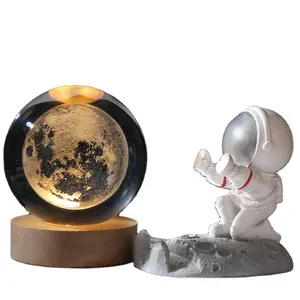 ลูกบอลคริสตัลนักบินอวกาศดาวเคราะห์โลก3D ด้วยเลเซอร์สลักลูกบอลระบบสุริยะด้วยสวิตช์สัมผัสไฟ LED ฐานดาราศาสตร์