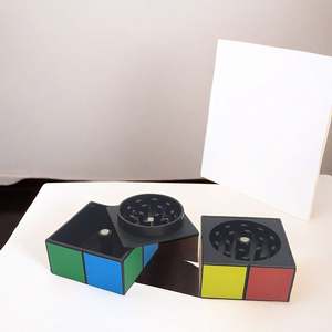 Nouveau moulin à herbes en plastique de forme cubique tendance 2024, moulin à herbes à fumer de 50 mm - Product Image 4