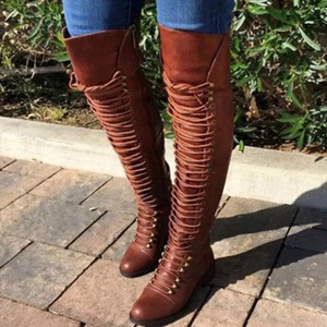 Cómo combinar unas sandalias gladiadoras altas | Mucha más Moda
