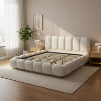 Ensemble de meubles de chambre à coucher de luxe personnalisé, moderne et durable, avec cadre en bois, lit Queen/King en tissu crème, pour villa et appartement