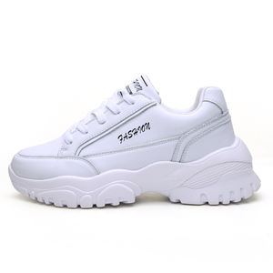 Индивидуальная повседневная спортивная обувь для бега и бадминтона, Лидер продаж, модная брендовая Роскошная Высококачественная спортивная обувь без шнуровки для мужчин - Product Image 1