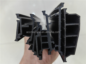 Machine d'extrusion de profilés d'isolation thermique en polyamide PA66 GF25 - Product Image 6