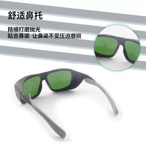 Lunettes de sécurité Tc Yj 3108, monture noire, verres verts, transmission lumineuse 20, protection contre les rayonnements lumineux - Product Image 2