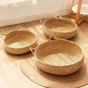 Lit pour chat en herbe naturelle tressée, panier rond en paille tressée pour animaux de compagnie, maison en feuilles de cattail tressées à la main avec coussin doux - Product Image 1