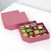 Boîte d'emballage en carton rigide avec logo personnalisé en relief, revêtement UV, matériaux recyclés pour les bonbons, les macarons, les aliments sucrés