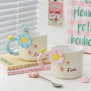 Mug à eau en céramique peint à la main, design floral rose, avec poignée et cuillère, pour la maison - Product Image 3