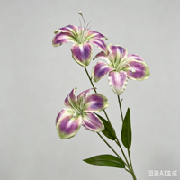 Bunga Sutra Buatan untuk Hari Valentine dan Pernikahan, Rangkaian Daylily Lily 3 Kepala, Cetakan Injeksi, Warna Dapat Disesuaikan
