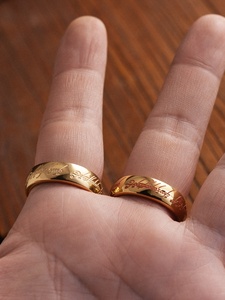 Bague unisexe plaquée or de style européen, grande taille avec motif gravé élégant, galvanisée sous vide pour un usage quotidien - Product Image 6