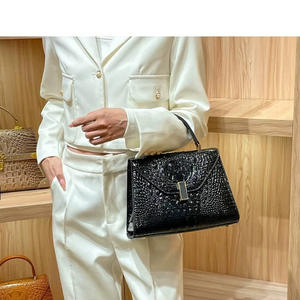 2025 di lusso modello di coccodrillo da donna borsa a forma di sella vera pelle impermeabile 3L + capacità elegante banchetto inclinato piccolo - Product Image 5