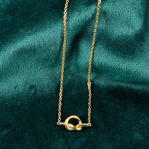 Collar con colgante de nudo chapado en oro de 14k y 18k de acero inoxidable 316L al por mayor para mujer - Product Image 3
