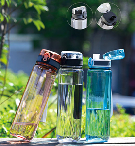 Bouteille d'eau portable de <span class=keywords><strong>sport</strong></span> et de gym <span class=keywords><strong>en</strong></span> plastique avec revêtement <span class=keywords><strong>en</strong></span> caoutchouc personnalisable, sans BPA, 700 ml/23 oz, avec paille et couvercle rabattable - Product Image 3