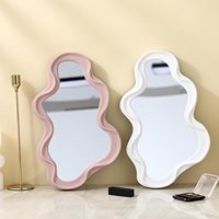 Miroir mural de luxe asymétrique ondulé, miroir pleine longueur, décoration créative unique pour salon et chambre à coucher