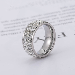 แหวนสแตนเลสประดับเพชรหลายแถว ของขวัญเครื่องประดับสำหรับคู่รัก ดีไซน์หรูหราทันสมัย - Product Image 1