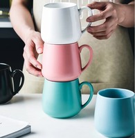 Tasse en céramique avec logo personnalisé en Chine Fabrication de tasses à café en céramique en forme de ventre empilable à large bouche noire