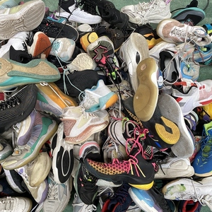 มัดรองเท้าบาสเก็ตบอลสำหรับผู้ชายรองเท้าฟุตบอลมือสองสำหรับผู้ชายส่งออกไปยังประเทศไทย - Product Image 4