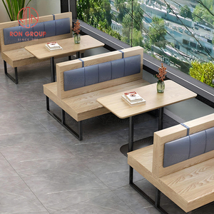 Juego de Muebles Modernos para Restaurante, Mesas Cuadradas de Madera con Sillas de Madera con Respaldo de Listones Verticales y Sofá de Cuero Azul para Cafetería - Product Image 2