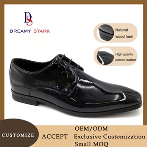 Chaussures habillées légères d'automne en cuir véritable noir, de haute qualité, fabriquées à la main en Italie, avec logo personnalisé brillant, design original de marque pour mariage - Product Image 2