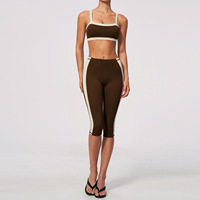 Nouvel ensemble de yoga 2 pièces pour femme : soutien-gorge de sport dos nu à col halter personnalisé et pantalon capri taille haute à jambes larges, effet push-up, séchage rapide