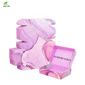 Verzenddozen van golfkarton met aangepast logo voor cosmetica, ontwerp 'Wins Flying Free' - Product Image 1