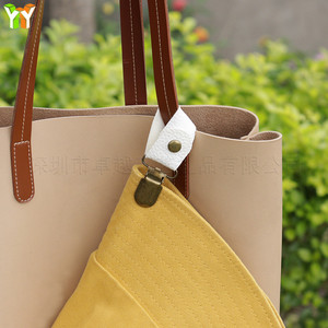 Clip à chapeau en cuir PU en stock, adapté à une utilisation en extérieur, pour les chapeaux de soleil, les casquettes de baseball, mini clips à chapeau portables utilisables également comme accessoires. - Product Image 4