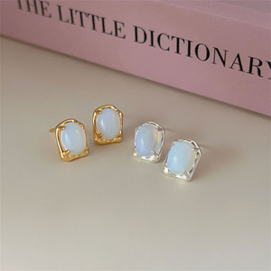 Aretes de Plata 925 con Forma de Flor CANNER, Aretes Pequeños Asimétricos con Baño de Oro y Circonitas, Estilo Coreano para Chicas - Product Image 1