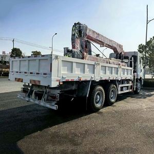 Grúa sobre Camión Hualing 6*4 con Chasis Euro 5 para Exportación, 8T, Pluma de 5 Secciones, para Trabajos de Infraestructura, Elevación de Puentes y Tránsito - Product Image 6
