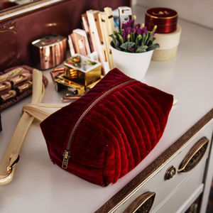 حقيبة مكياج مخصصة مبطنة مخصصة لحياكة العرسان المخملية أكبر أدوات الزينة للسفر مع سحاب - Product Image 1