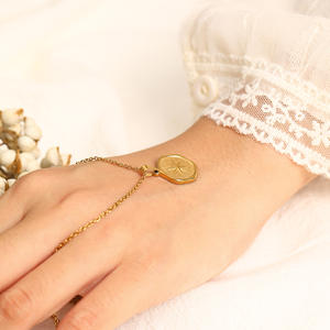 สร้อยคอจี้หกเหลี่ยมดีไซน์ใหม่ปี 2024 ระดับไฮเอนด์ ชุบทอง 18K รูปดาวแปดแฉก แฟชั่น สร้อยสแตนเลส - Product Image 4