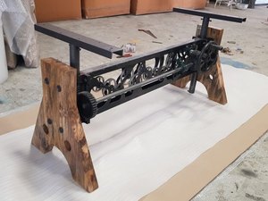 Table à manger industrielle vintage en métal moulé avec manivelle à hauteur réglable et plateau en bois massif pour la maison, l'hôtel et le restaurant - Product Image 4