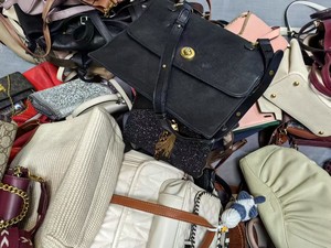 Bolsos de Hombro de <span class=keywords><strong>Segunda</strong></span> <span class=keywords><strong>Mano</strong></span> para Mujer, Diseño Mixto B04-B, Bolsos Ukay, Colores y Tallas Variadas, Venta al Por Mayor, Bolsos Usados para Dama - Product Image 5