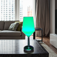 Lampe de table intelligente moderne LED pour hôtel, boîtier en plastique blanc, télécommande tactile, vente en gros bon marché, lumière décorative pour la maison