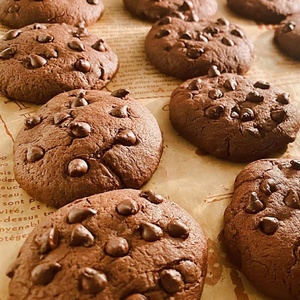 Biscuits frais et croustillants au double chocolat, en gros <span class=keywords><strong>de</strong></span> l'usine, 260g en boîte, idéaux pour les fêtes - Product Image 1