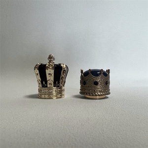 Tapa de Perfume de Lujo con Forma de Corona, Personalizable con Logotipo del Fabricante, 15mm, Plástico, Diseño Único - Product Image 2
