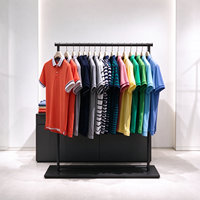 Meubles de magasin de vêtements : Armoire murale à cadre en bois, rail de suspension, table îlot de présentation, CE ETL, vente en gros pour boutiques et détaillants