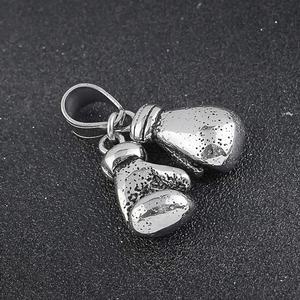 Collier de luxe mini gants de boxe pour hommes et femmes, cool, style hip-hop, en acier titane, longue chaîne, bijoux de sport et fitness - Product Image 4