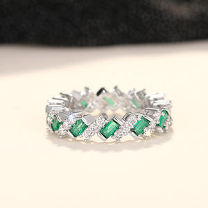 Anello in Argento T0202 con Smeraldo, Design Geometrico, Gioiello Unisex per Fidanzamento - Product Image 5