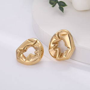 Ensemble de bijoux tendance en acier inoxydable plaqué or personnalisé pour femmes, boucles d'oreilles créoles pour les occasions de fête - Product Image 5