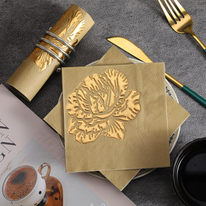 Série de serviettes en papier carrées à motif de roses en relief 3D estampées or, spécialement conçues pour les restaurants, les hôtels, les fêtes et - Product Image 3
