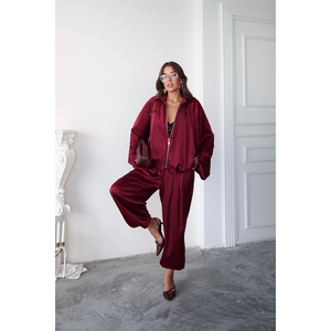 Pantalones Harem de Satén Elegantes Color Borgoña para Mujer, Pantalones Anchos de Pierna Ancha, Corte Suave y Fluido, Estilo Casual y Moderno - Product Image 6