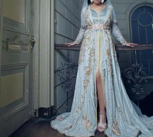 Vestido Elegante de Diseñador con Abertura Frontal |   Vestido Largo para Mujer con Cuentas de Cristal y Piedras - Product Image 2