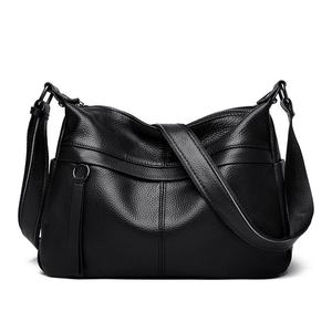 Sac à bandoulière en cuir pour femme de qualité supérieure, sac à main durable avec poches organisatrices pour le bureau et les soirées, disponible à la vente - Product Image 5