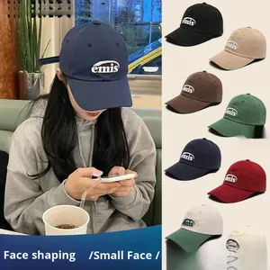 Vente en gros de casquette de baseball unisexe de style coréen avec pour emis casquettes de baseball brodées de lettres chapeau décontracté printemps été - Product Image 1