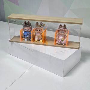 Vitrina Moderna de Acrílico Transparente Personalizada para Exhibición, para 6 Muñecas con Caja Iluminada, de Ensamblaje Propio - Product Image 3