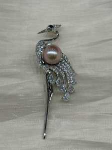 Broche de luxe en perles d'eau douce, élégante et raffinée, aux couleurs éclatantes et luxueuses - Product Image 1