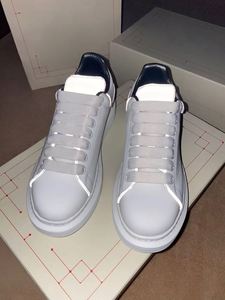 Venta al por Mayor de Fábrica: Zapatos Deportivos para Hombre, Zapatos para Caminar con Suela Gruesa Blancos, Zapatos Deportivos Casuales para Hombre y Mujer, Estilo Verano - Product Image 1