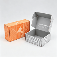 Petites boîtes d'expédition personnalisées en carton ondulé noir recyclable pour chaussures et vêtements, emballage personnalisé