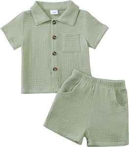 Completo Estivo per Neonato: Camicia a Maniche Corte in Crepe Tinta Unita con Colletto e Pantaloncini Casual con Elastico in Vita - Product Image 4