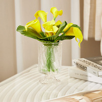 Arrangement de fleurs artificielles en soie de qualité supérieure (orchidée/protea/lilas calla) Décoration réaliste et douce avec vase pour hôtel/salon